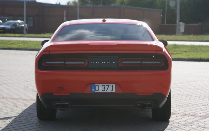 Dodge Challenger cena 81900 przebieg: 211000, rok produkcji 2017 z Legnica małe 137